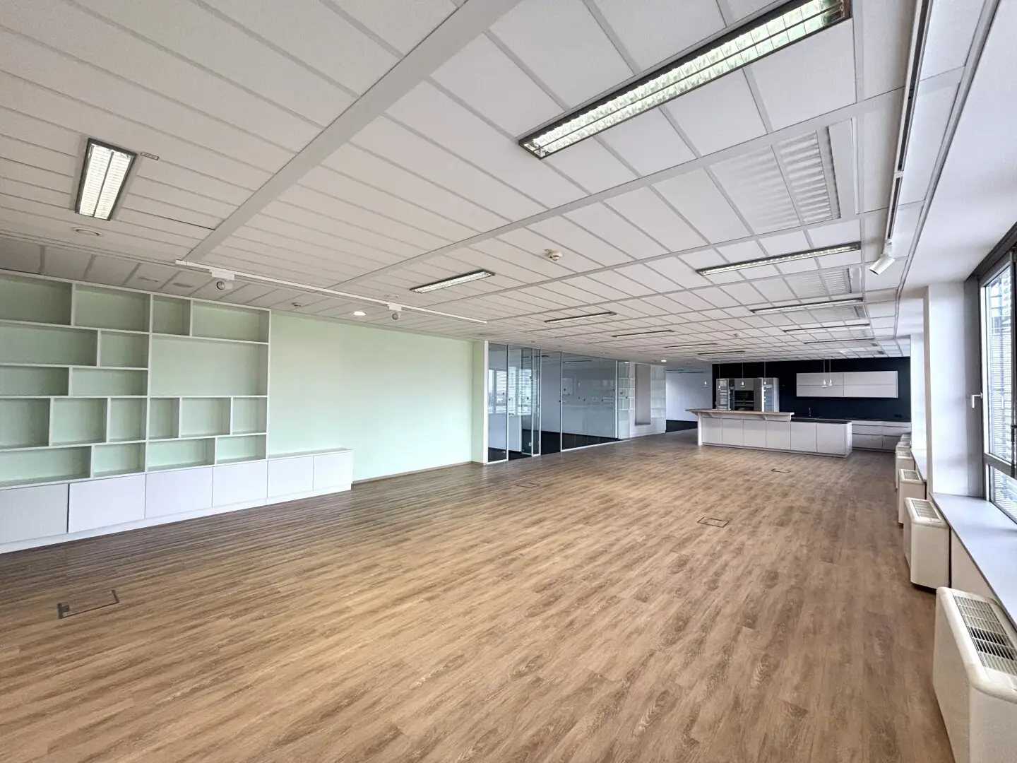 1190 Commercial building Skyline: Bright office space directly by U4/Station Spittelau!