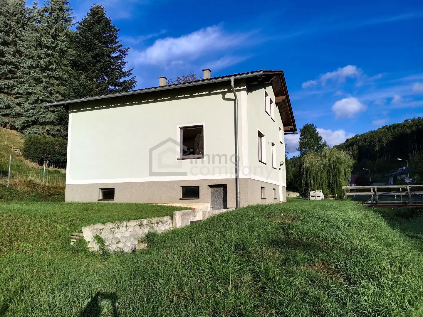 Charming single-family house with garden in Kirchschlag – your renovation project awaits!
