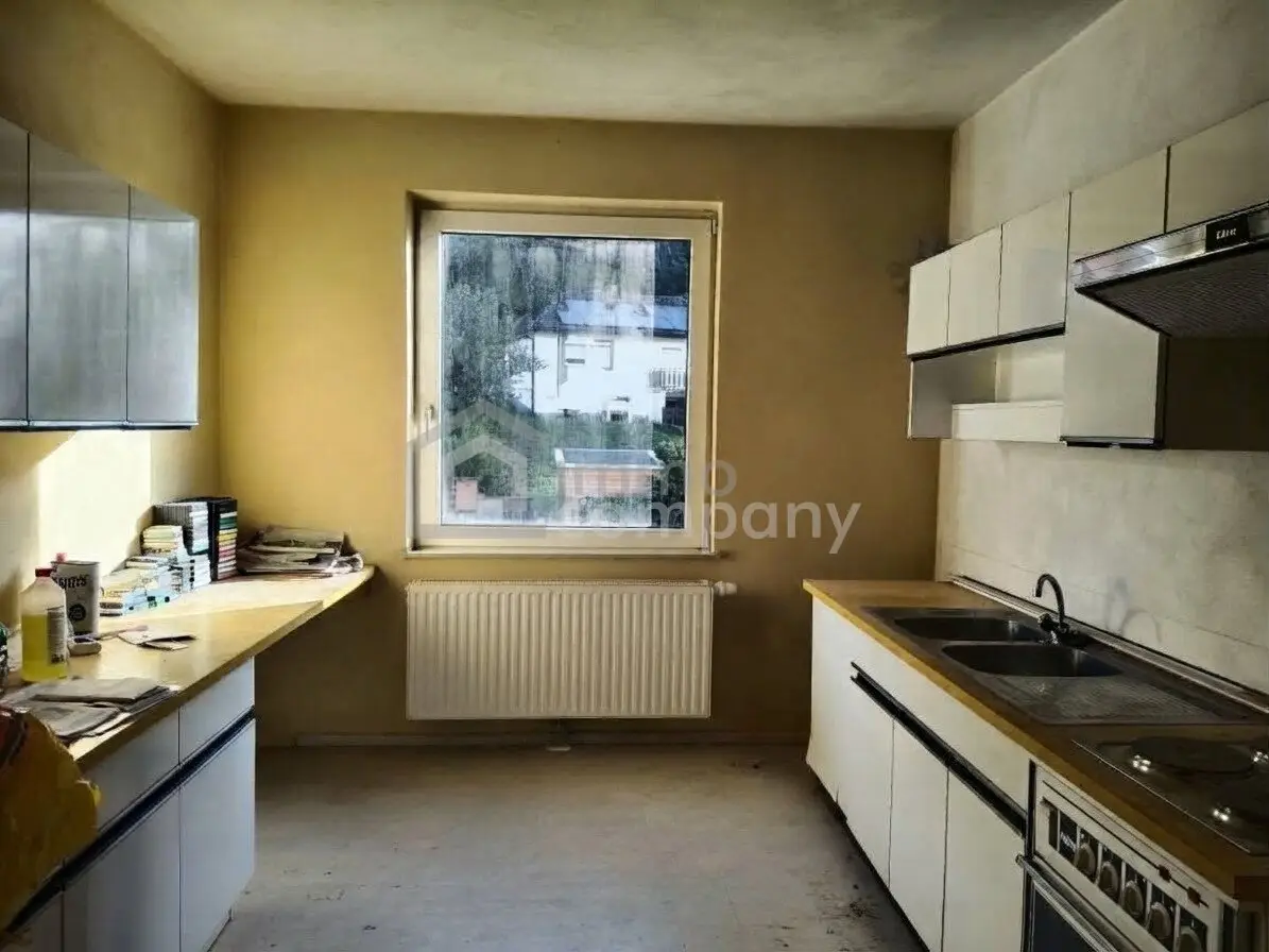 Charming single-family house with garden in Kirchschlag – your renovation project awaits!