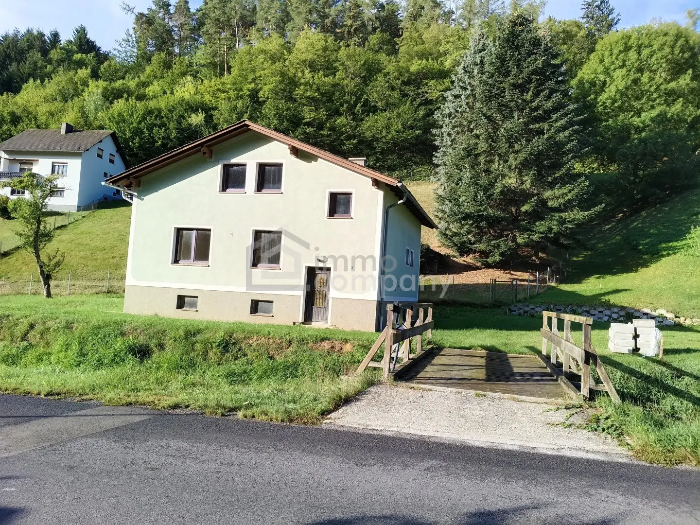 Charming single-family house with garden in Kirchschlag – your renovation project awaits!