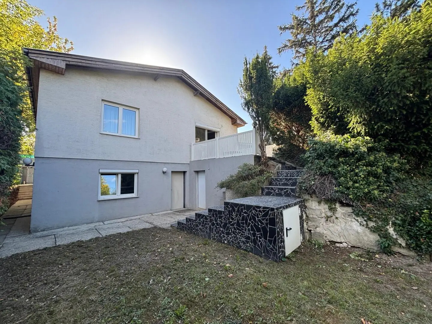 Rare opportunity in Vienna – fully basemented single-family house with 608 m² private plot