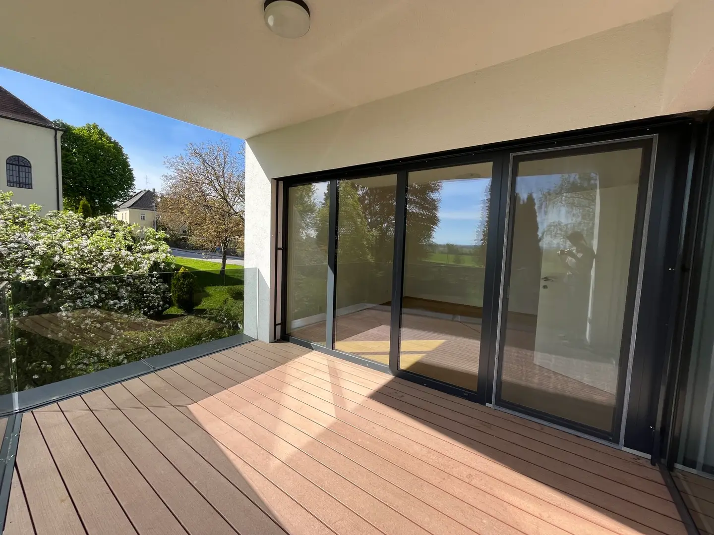 Wohnung with large terrace and parking space