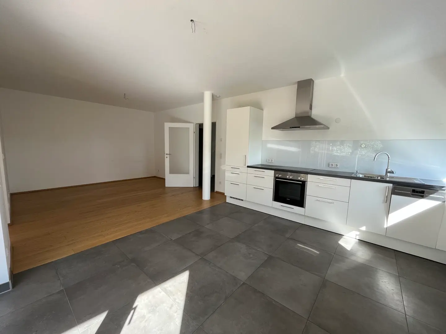 Wohnung with large terrace and parking space