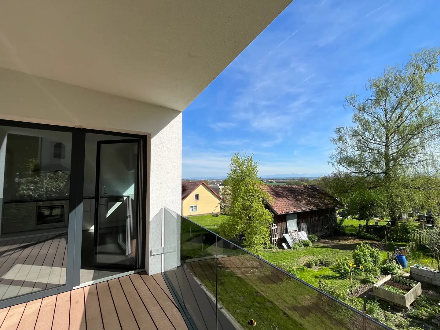 Wohnung with large terrace and parking space