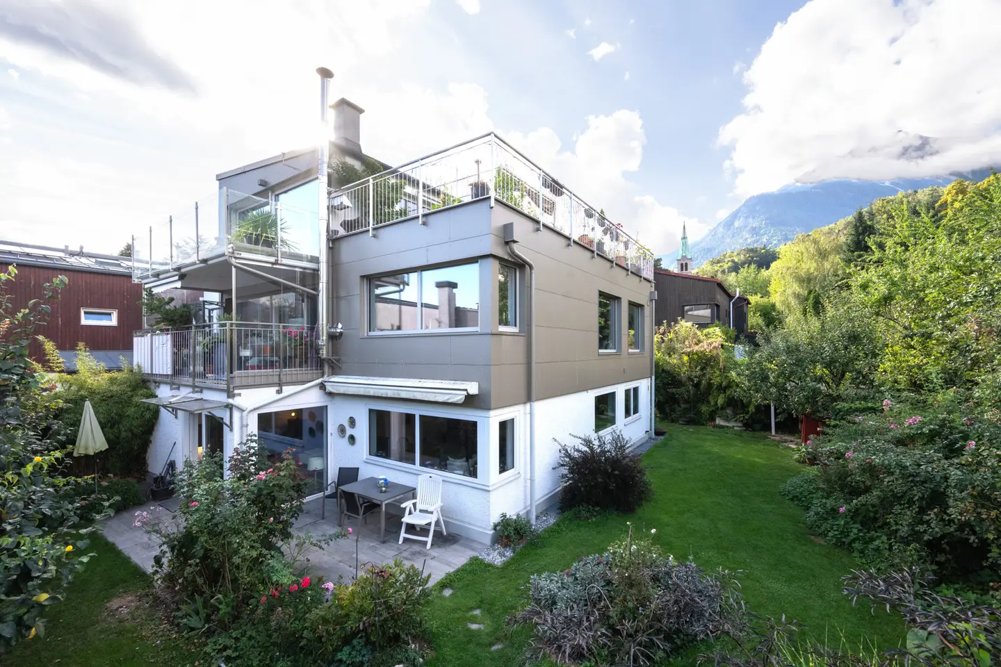 Maisonette apartment with large terrace and open view