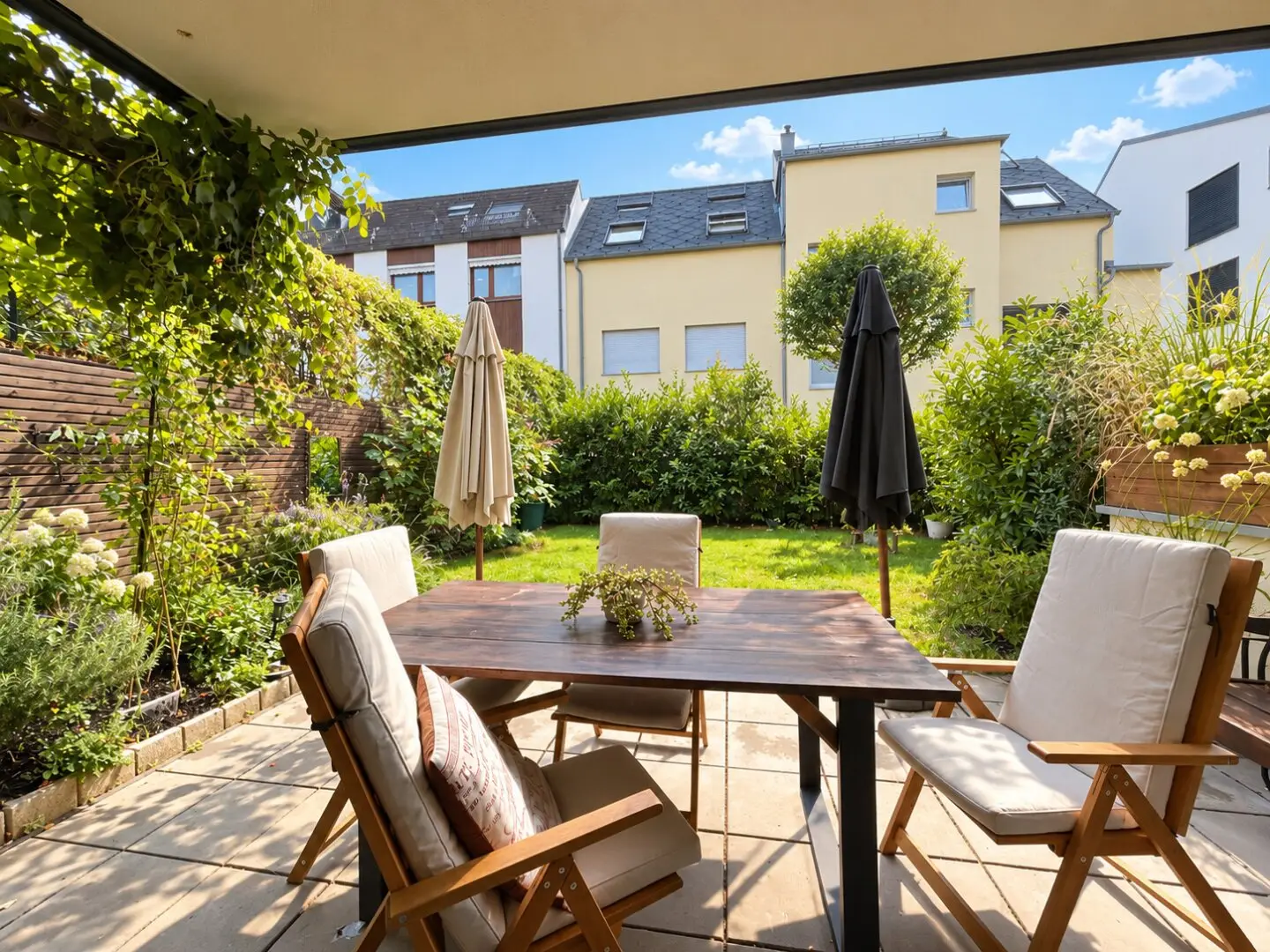 Stylish new build apartment with 2 gardens in sought-after location