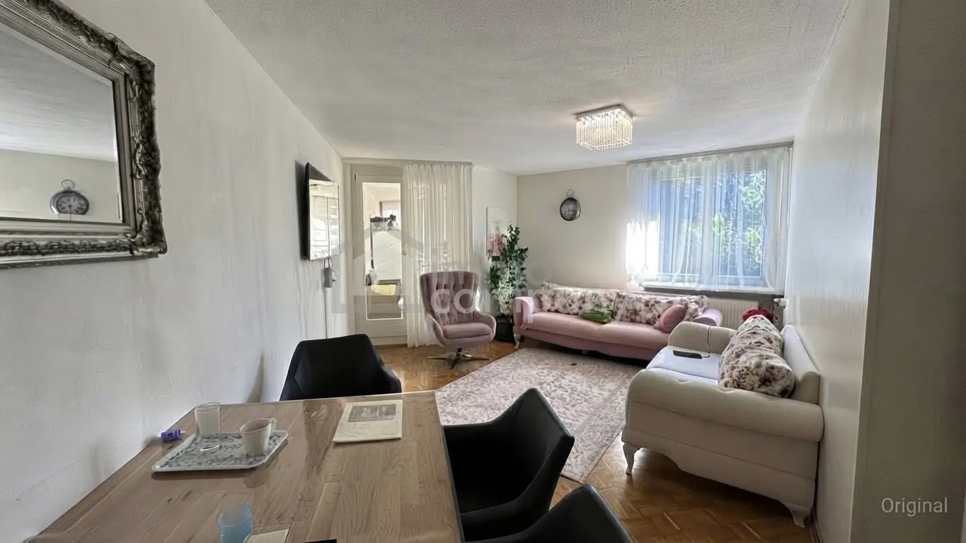 Götzis - Bright condominium on the top of three floors, 3 rooms, loggia with glass front that can be opened or closed, 77 m2 + 9 m2 loggia, total 86 m2, incl. 1 underground parking space and 1 cellar compartment