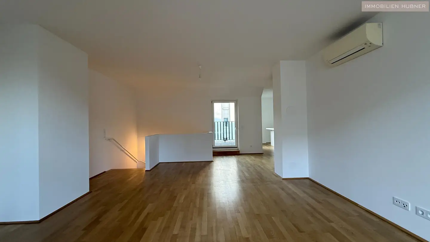 Dachgeschosswohnung with large terraces and air conditioning