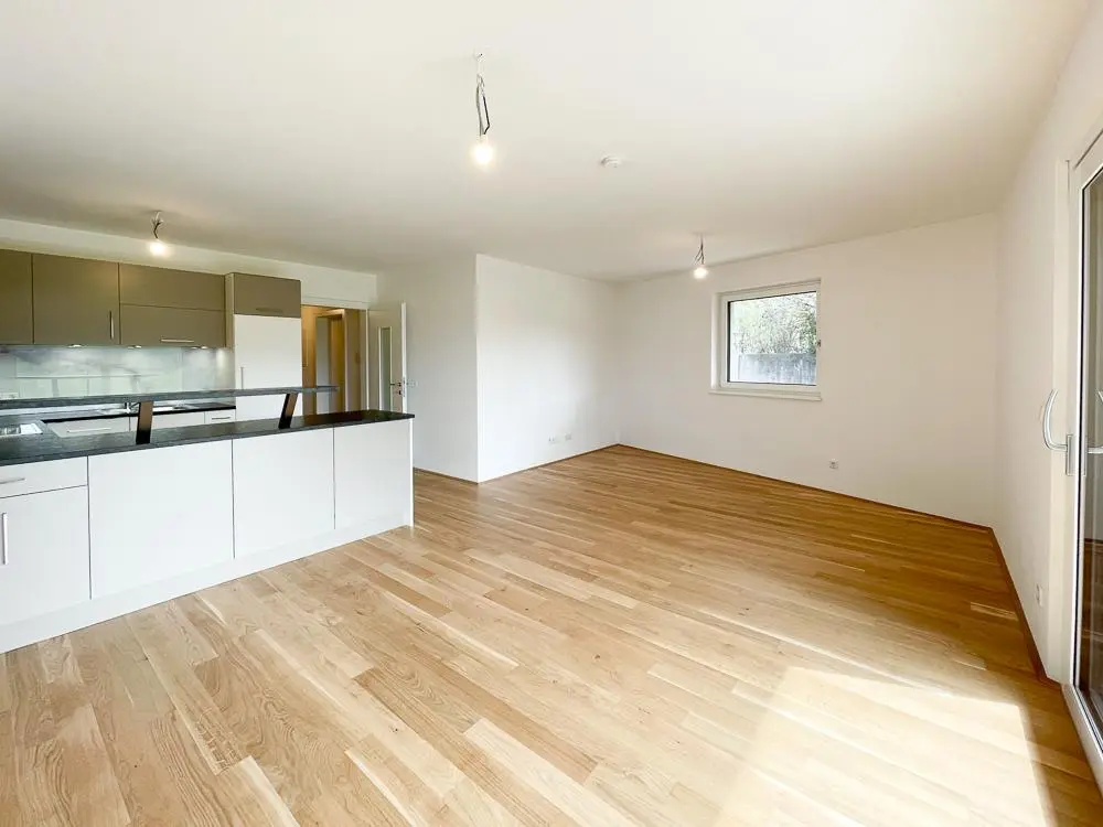 Ground floor apartment with private garden and carport