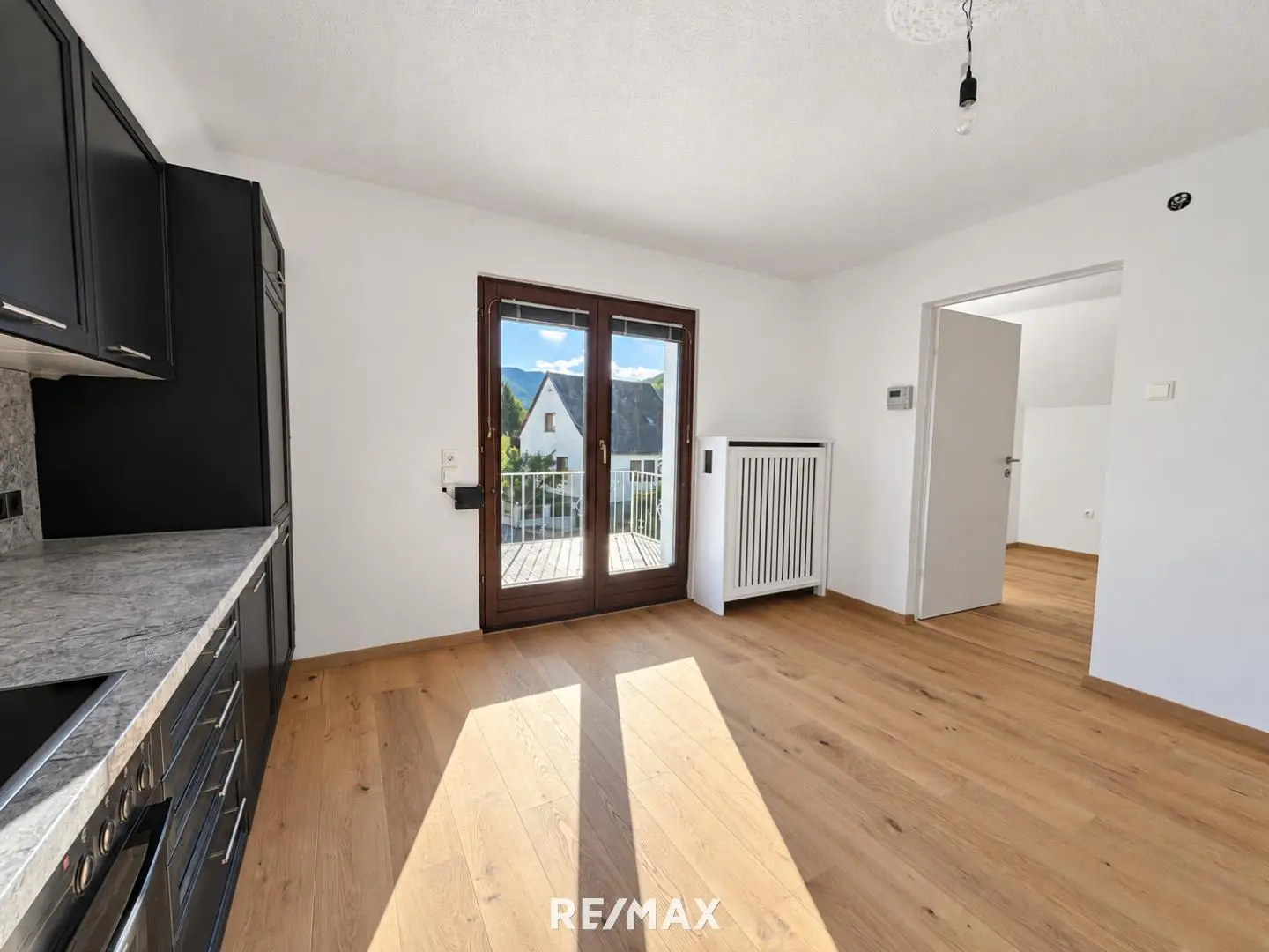 Renovated apartment with garden and garage