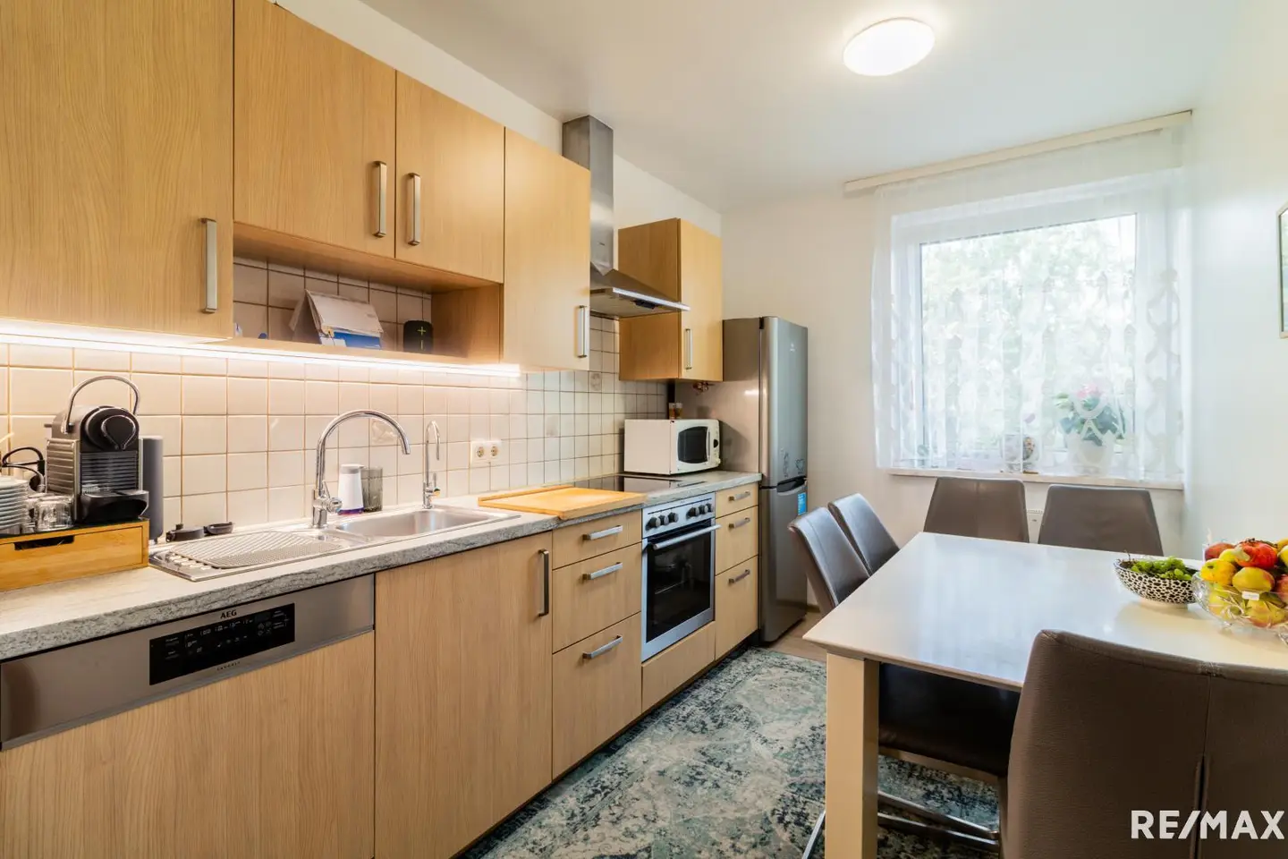 Bright apartment with sunny loggia and lift
