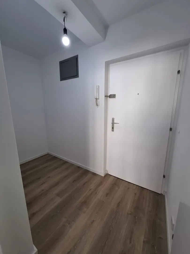 Refurbished apartment with fitted kitchen near U3 station