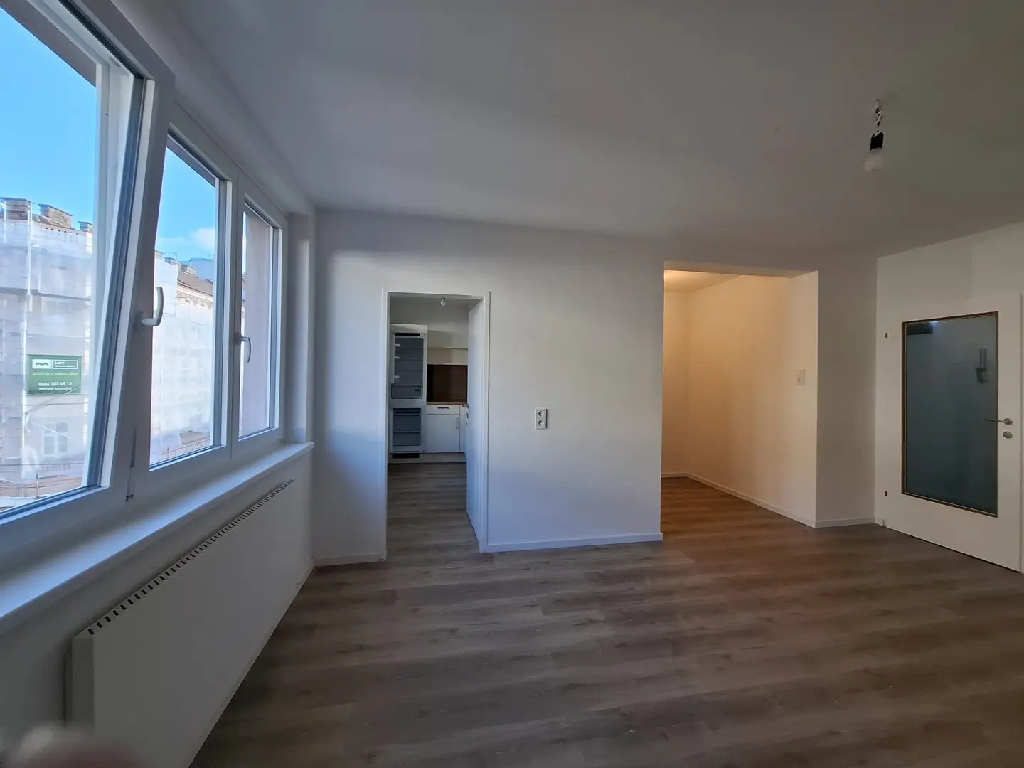 Refurbished apartment with fitted kitchen near U3 station