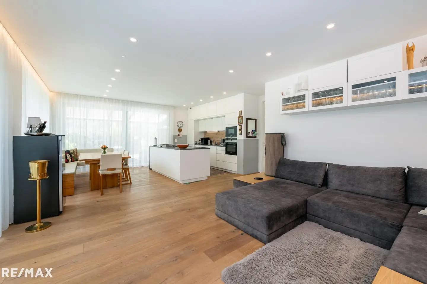 Ground floor apartment with private garden and pool