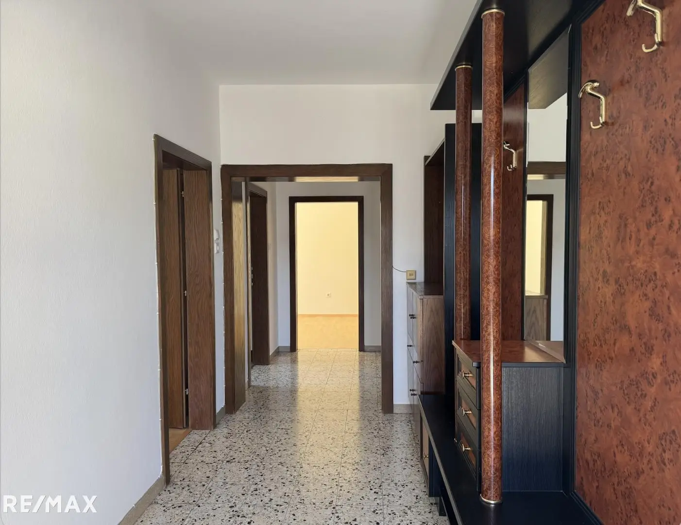 Well maintained apartment with garden terrace and garage
