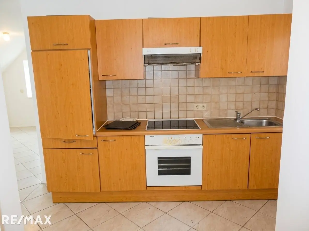 Rented apartment with communal cellar and fitted kitchen