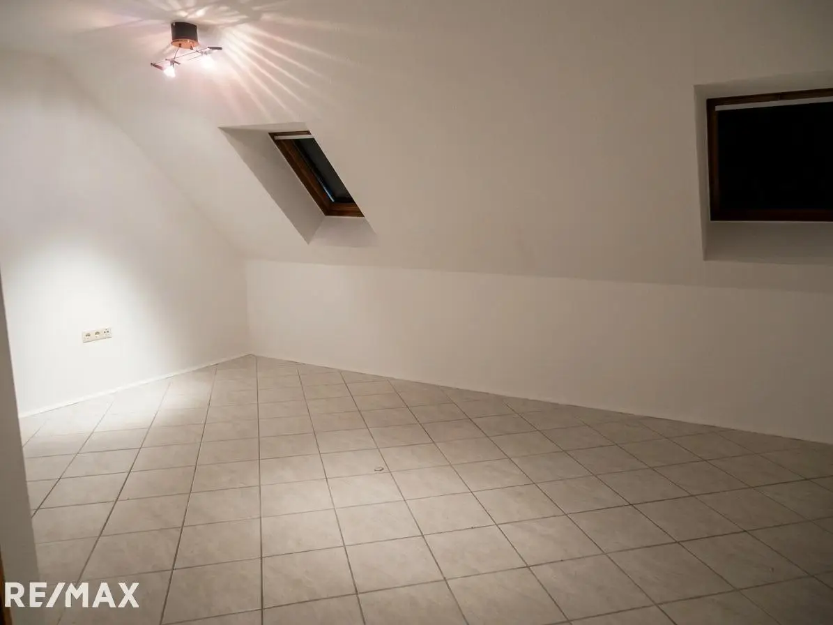 Sanierte Altbauwohnung mit guter Anbindung