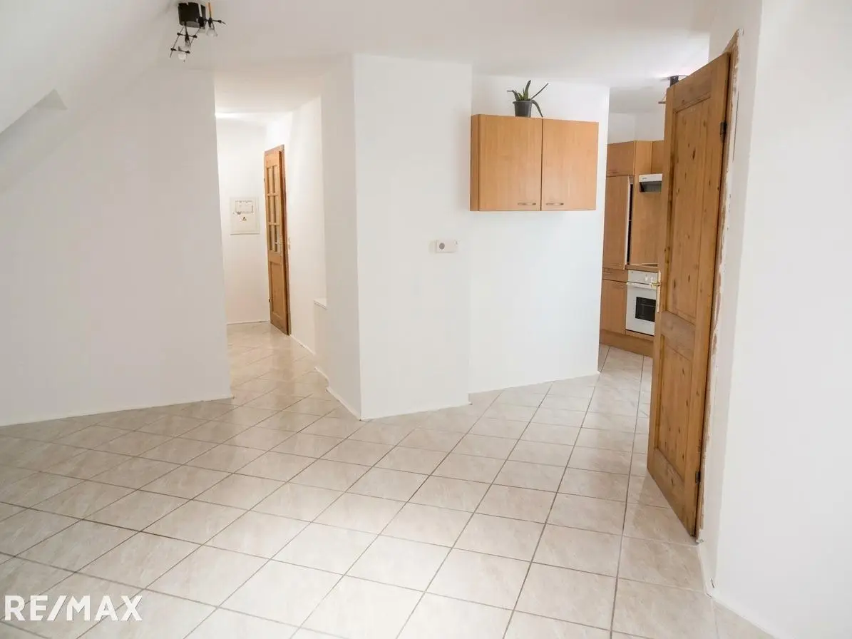 Sanierte Altbauwohnung mit guter Anbindung
