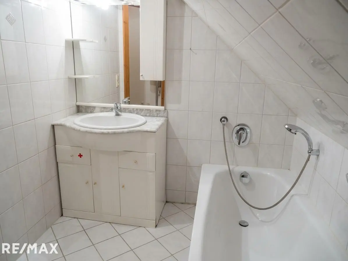 Sanierte Altbauwohnung mit guter Anbindung