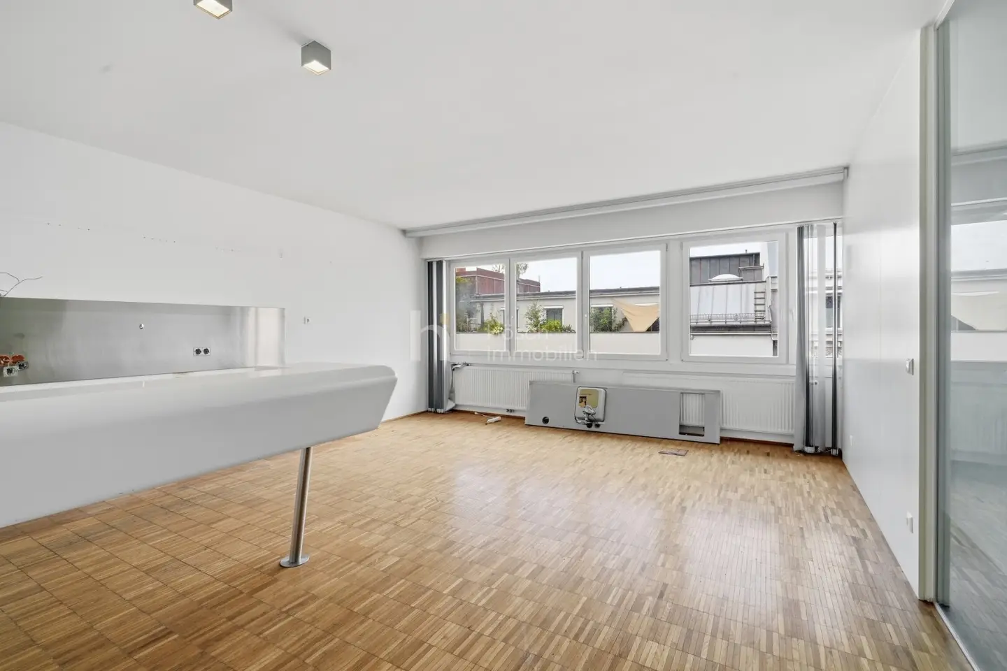 Between Belvedere and Central Station | Three Floors with Residential Development Potential in the 4th District