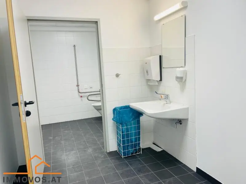 Well maintained apartment with lift and parking