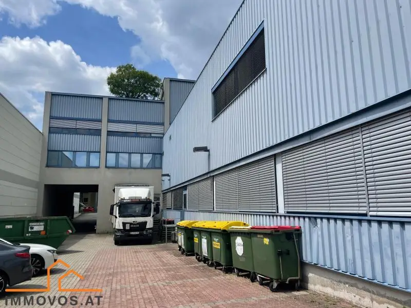 Well maintained apartment with lift and parking