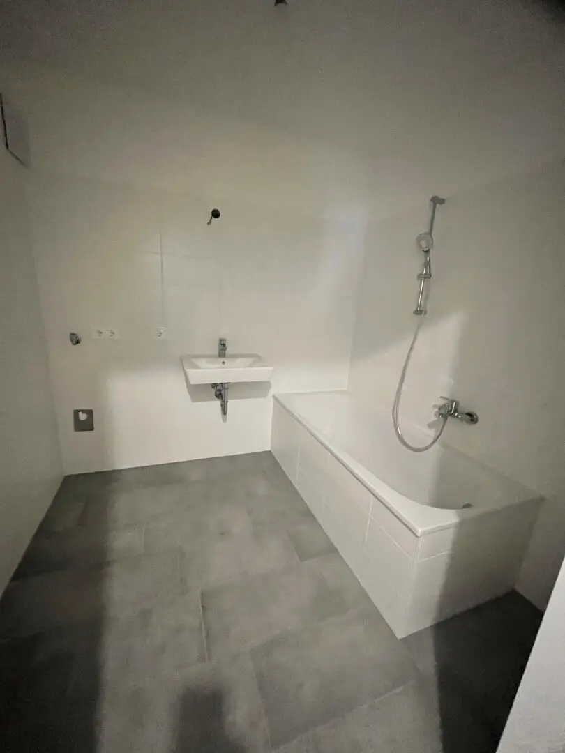 NEUBAU – 3-ZIMMER-WOHNUNG MIT BALKON | SCHLÜSSELÜBERGABE IM NOVEMBER – ERSTE MIETE ERST AB JÄNNER 2027!