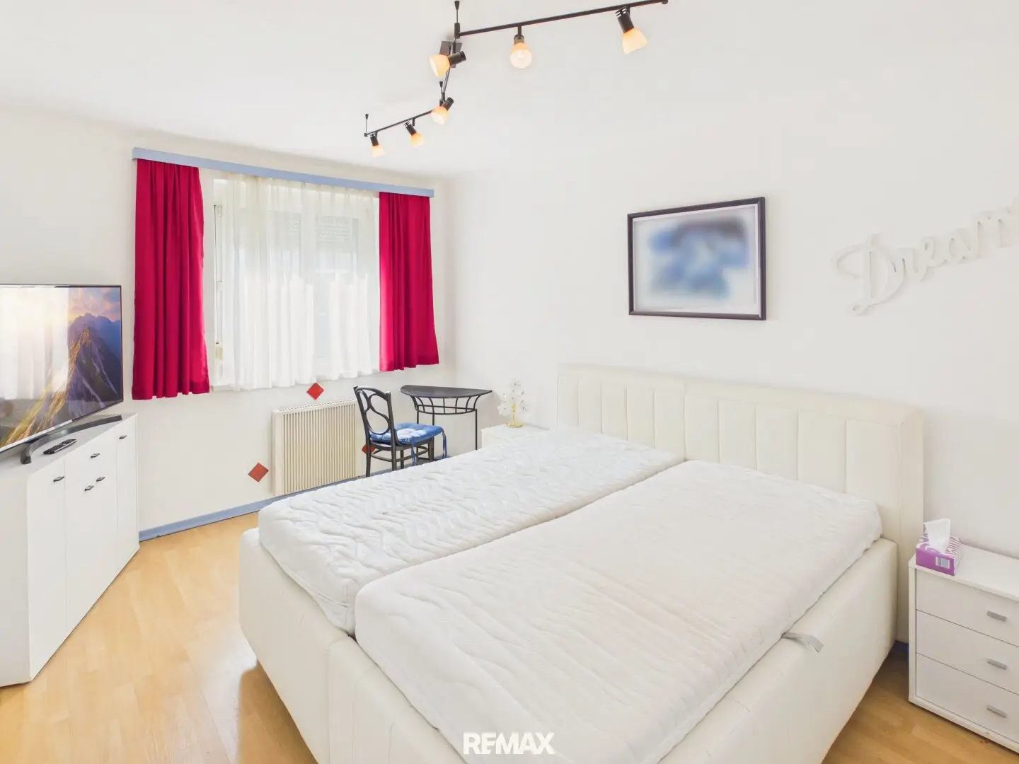 2-room balcony apartment in central location of Schwechat