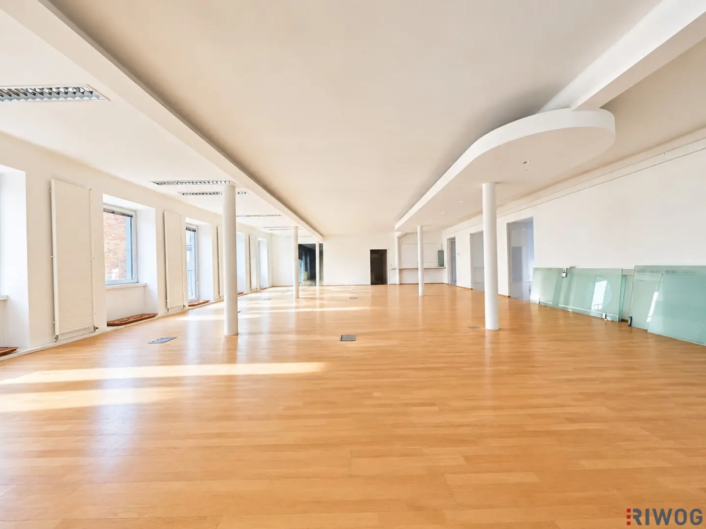 Hofruhelage direkt am Naschmarkt | 252,75m² Büro für Kreative | 135m² frei einteilbarer Raum | unbefristet