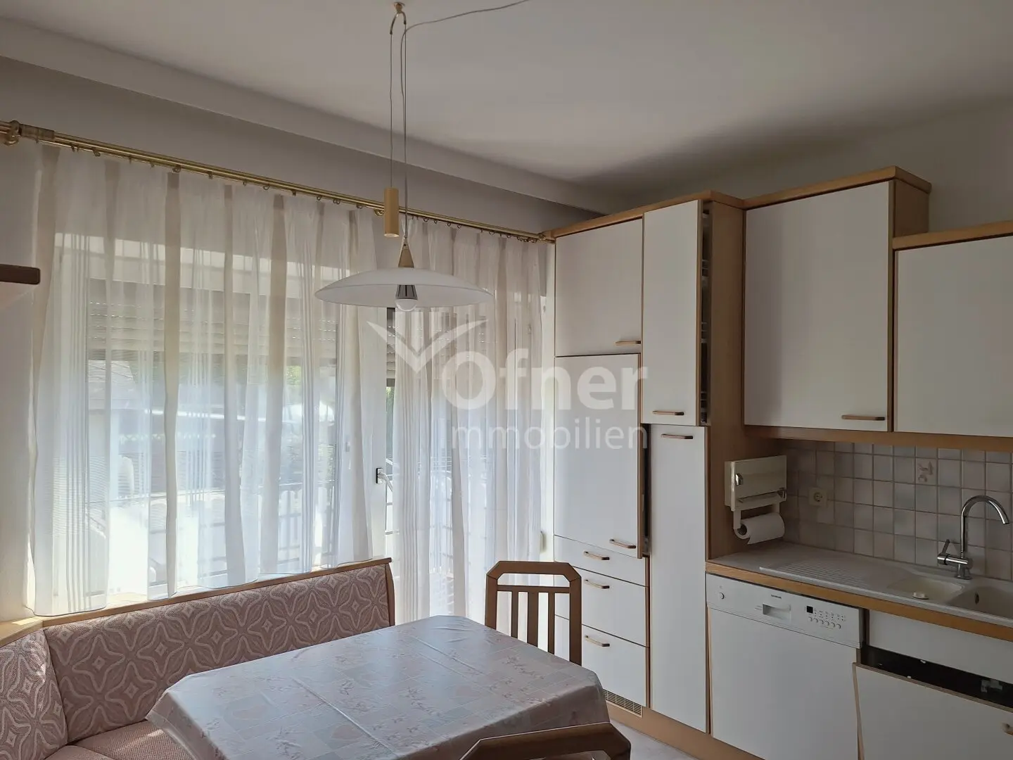 Well-maintained single-family house in central settlement location ready to move in!