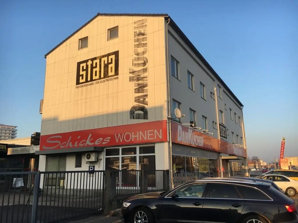 Attractive Office/Practice in Linz – 100m² with Terrace, Parking Space