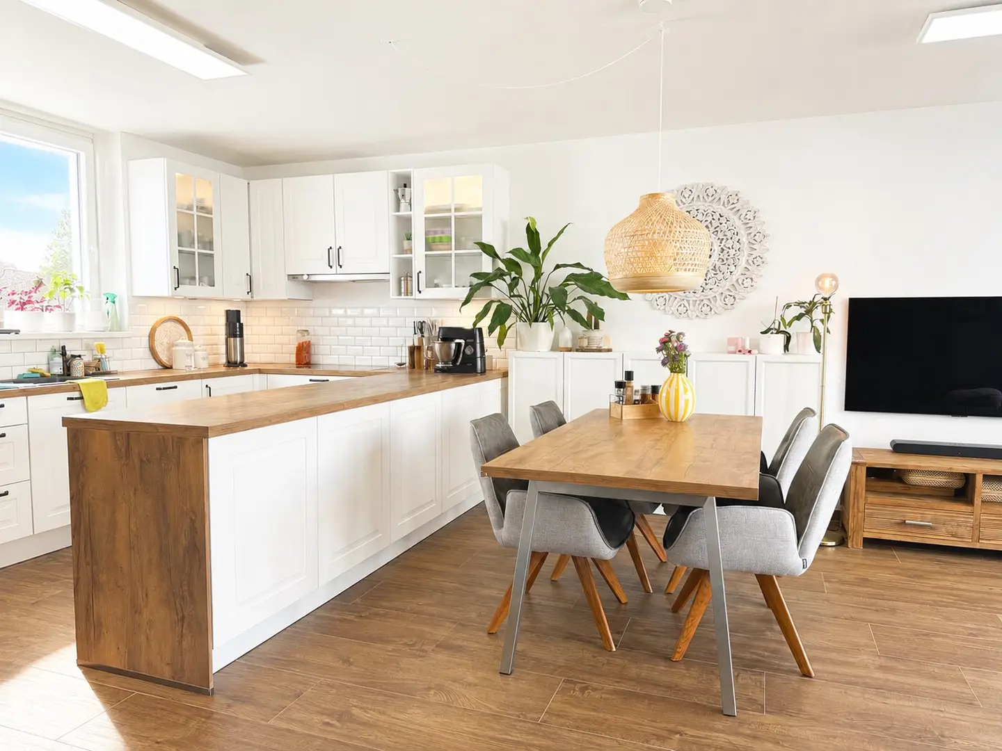 Wohnung mit zwei Dachterrassen und Tiefgaragenplatz