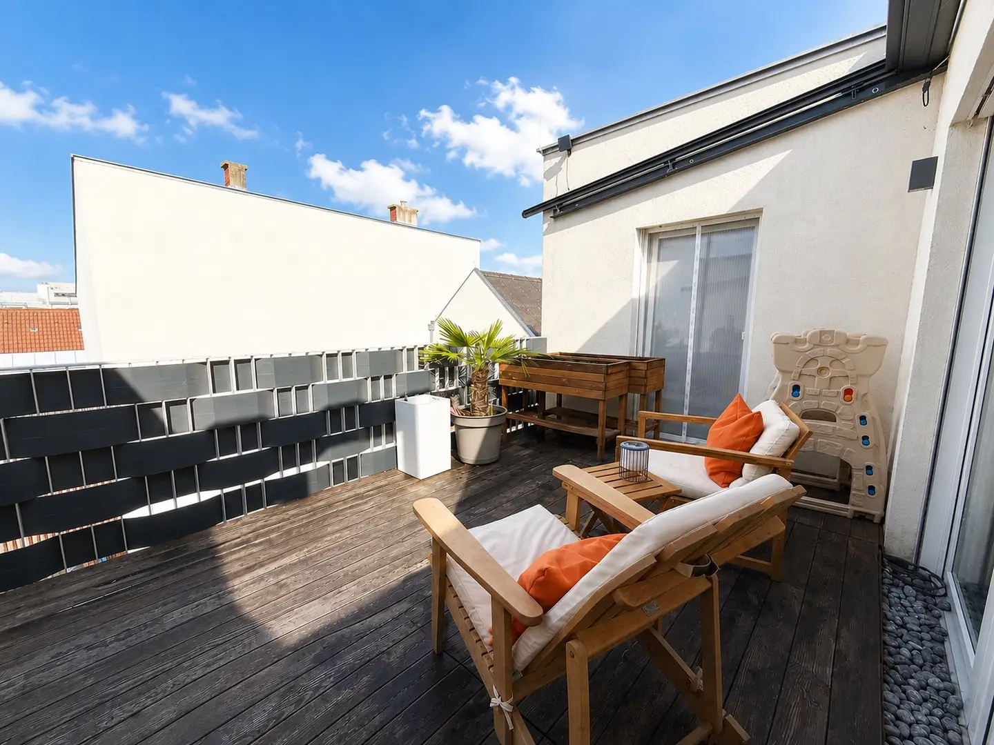 Wohnung mit zwei Dachterrassen und Tiefgaragenplatz