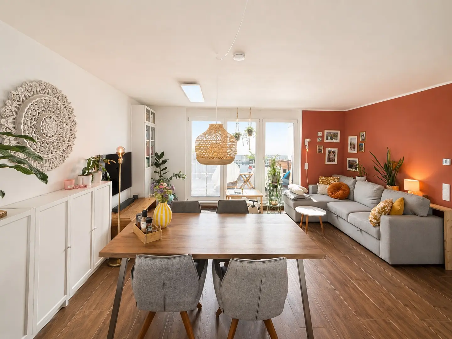 Wohnung mit zwei Dachterrassen und Tiefgaragenplatz