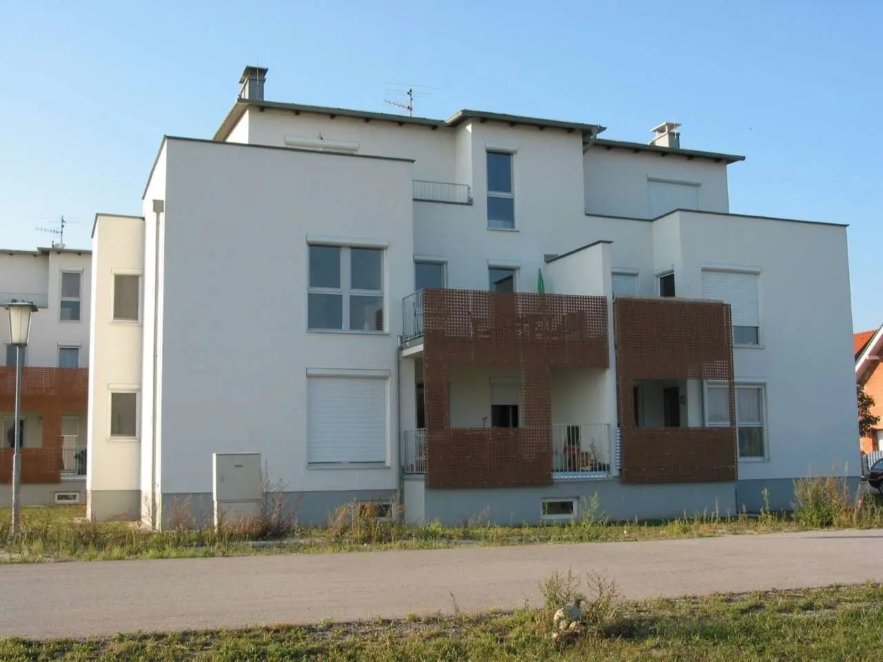 Neuwertige Wohnung mit Terrasse und Keller