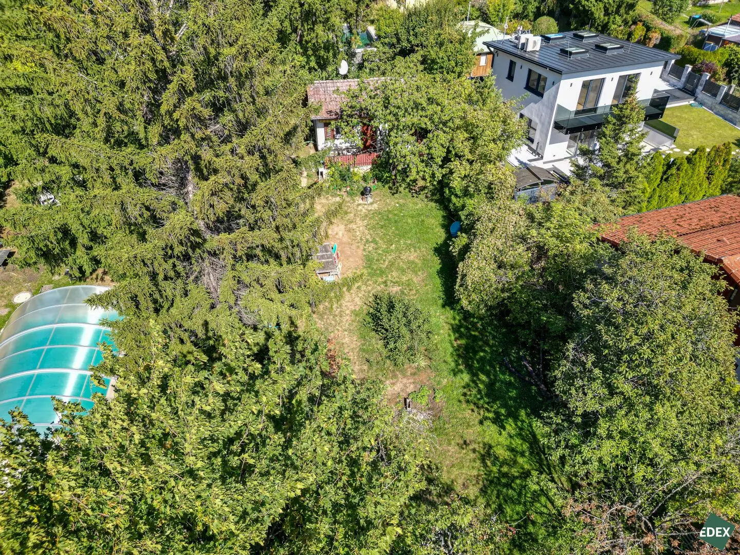 Grünes Paradies am Schafberg in Ruhelage –  Sonniges rund 585 m² großes Grundstück mit herrlichem Ausblick