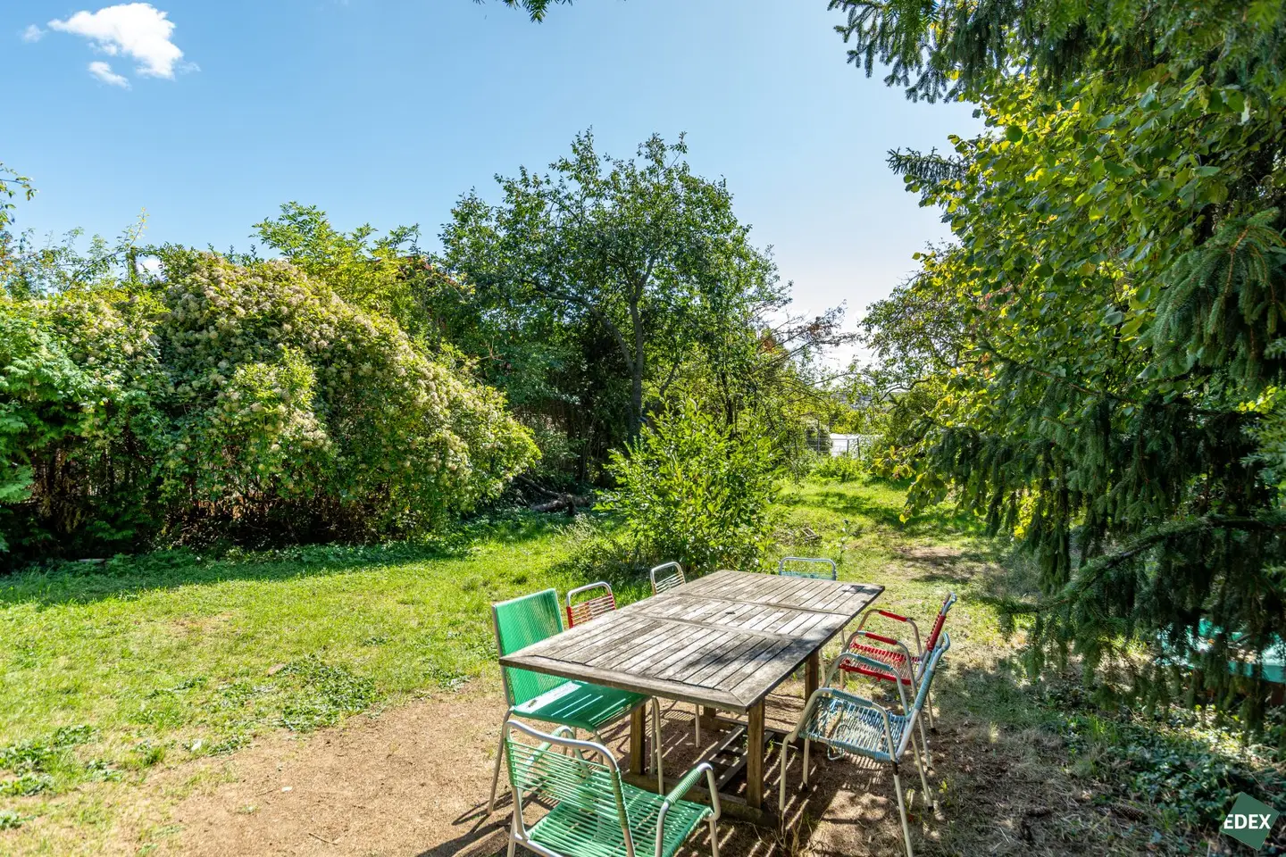 Grünes Paradies am Schafberg in Ruhelage –  Sonniges rund 585 m² großes Grundstück mit herrlichem Ausblick