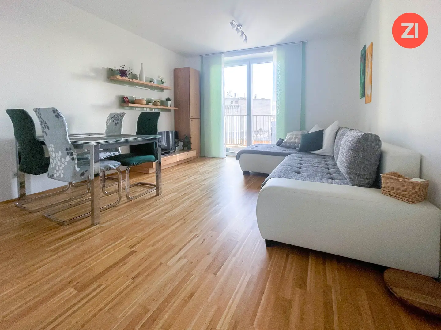Wohnung im Zentrum mit Balkon und Einbauküche