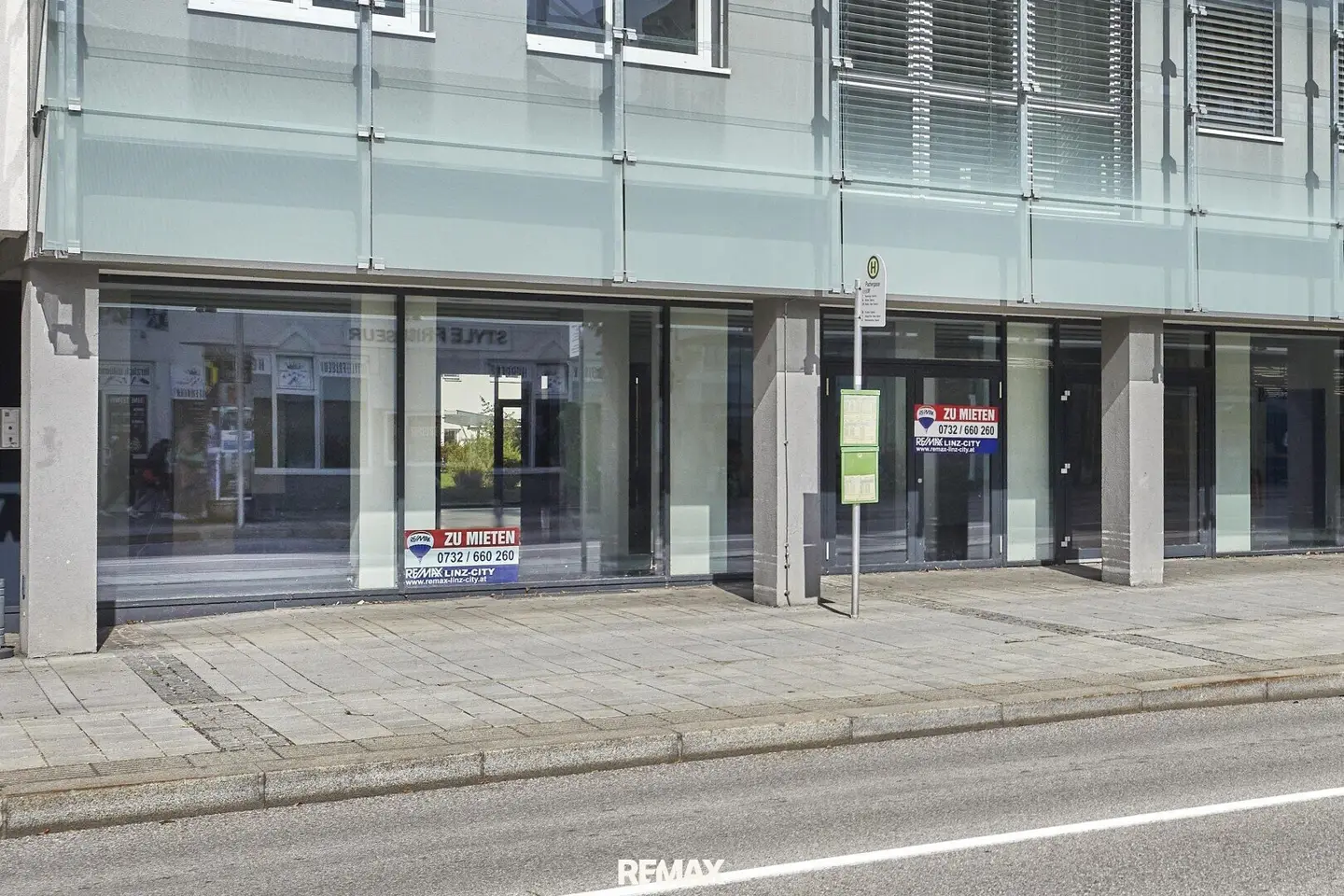 Office, retail or showroom with large display frontage