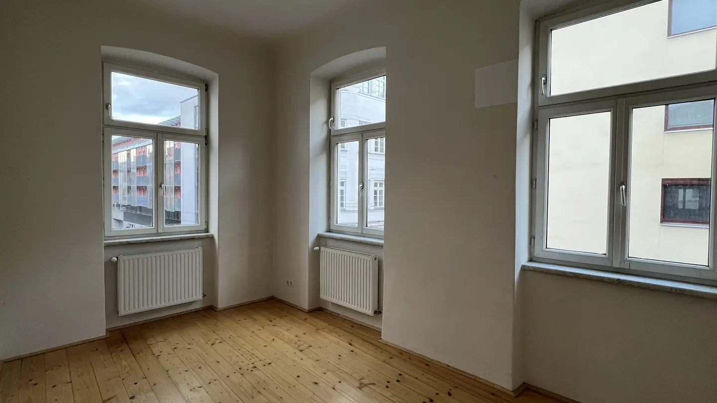 "Eck 27" - Schönes Eckzinshaus mit Entwicklungspotenzial