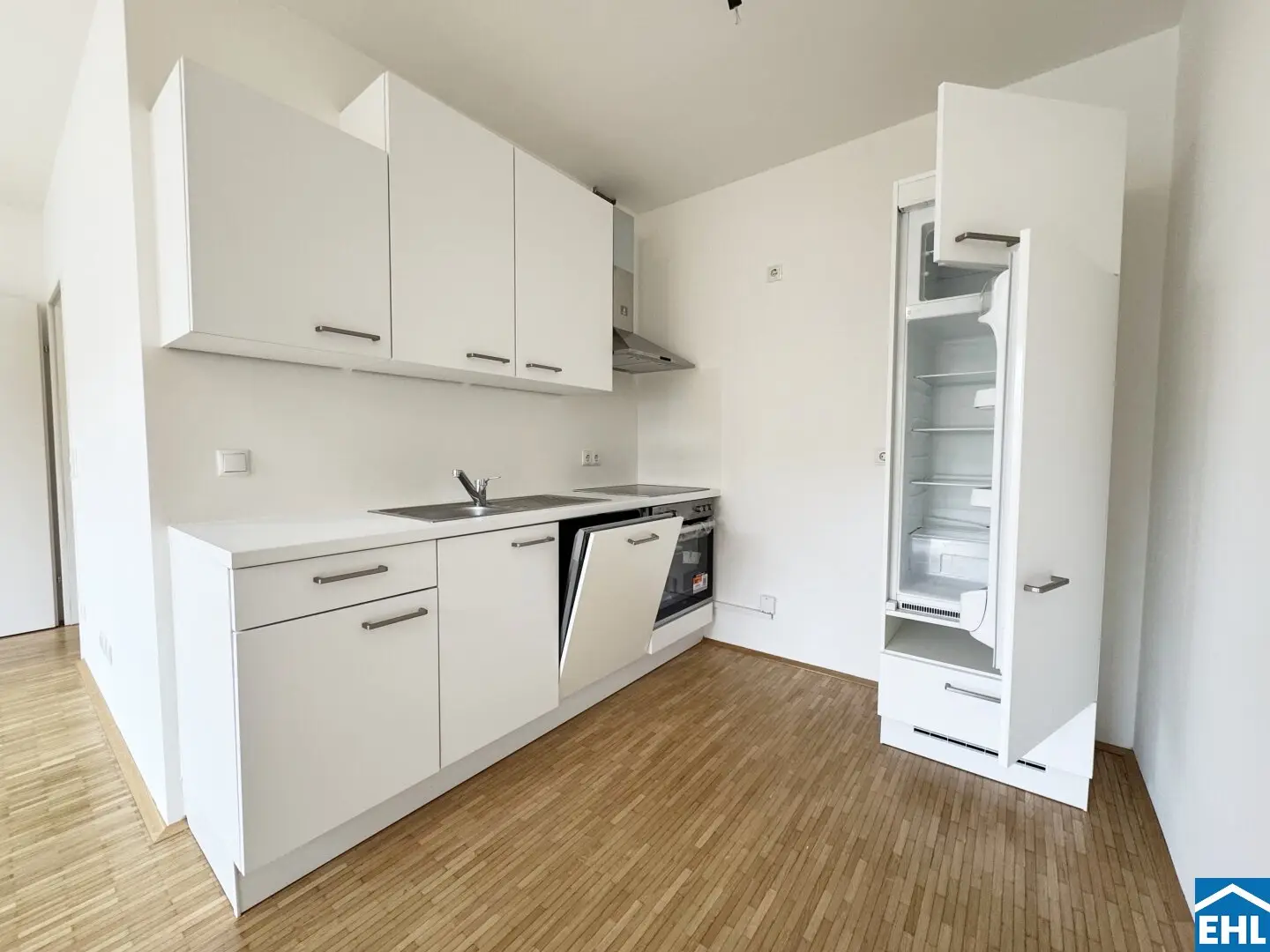 Bright 3-room apartment in prime location!