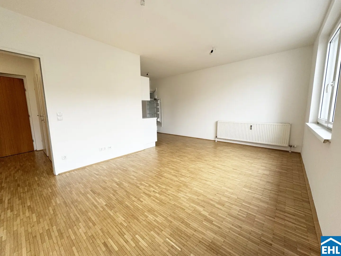 Bright 3-room apartment in prime location!