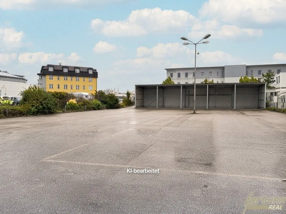 1,888 m² paved commercial and storage open area with canopy