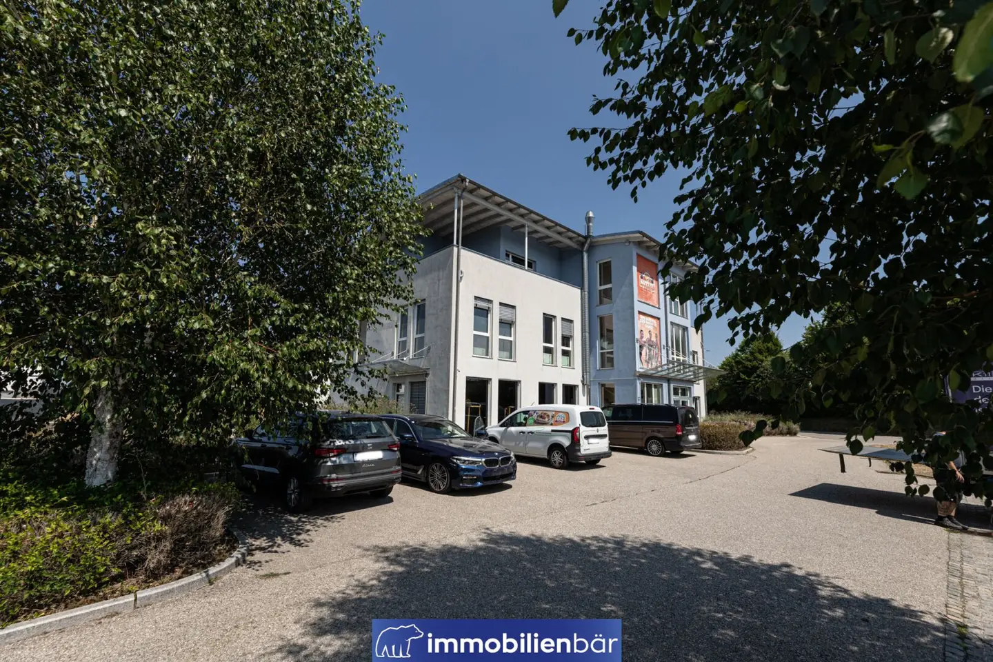 Strong investment 6.6% yield with long-term anchor tenant
