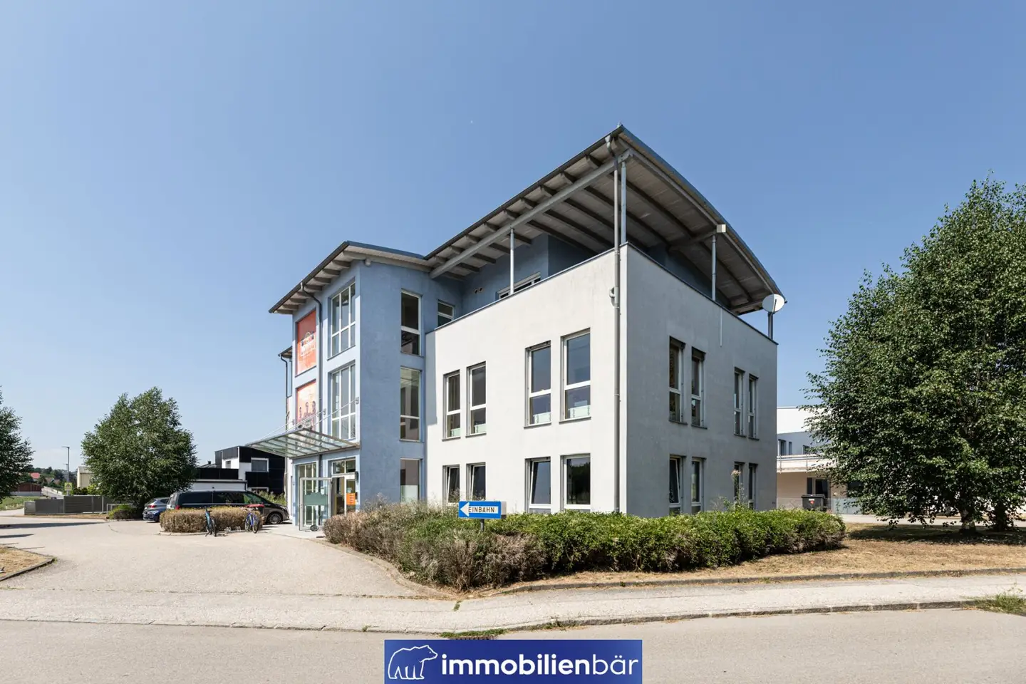 Strong investment 6.6% yield with long-term anchor tenant