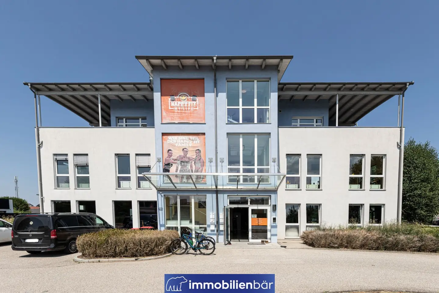 Strong investment 6.6% yield with long-term anchor tenant