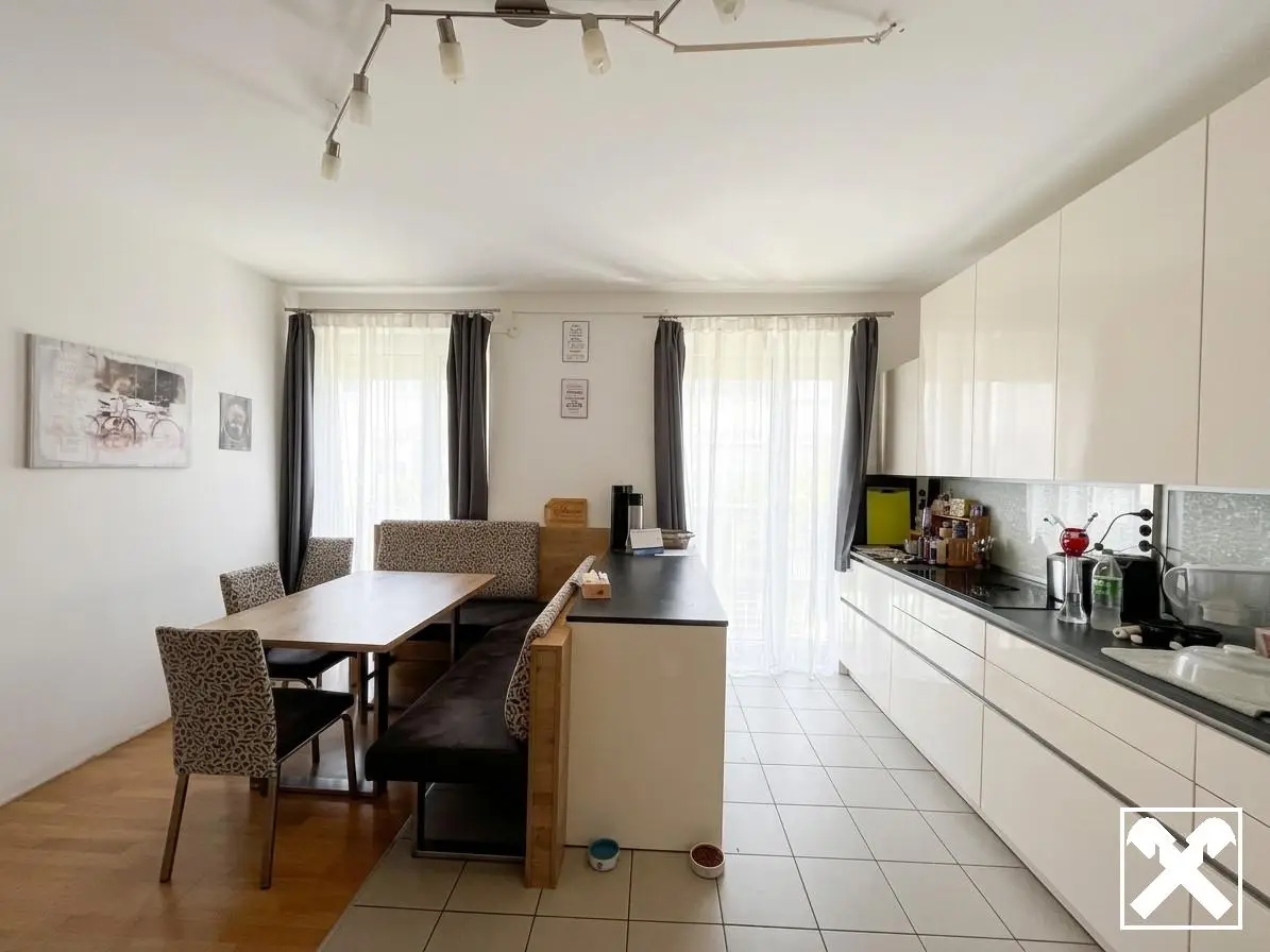 Bright apartment with lift and underground parking