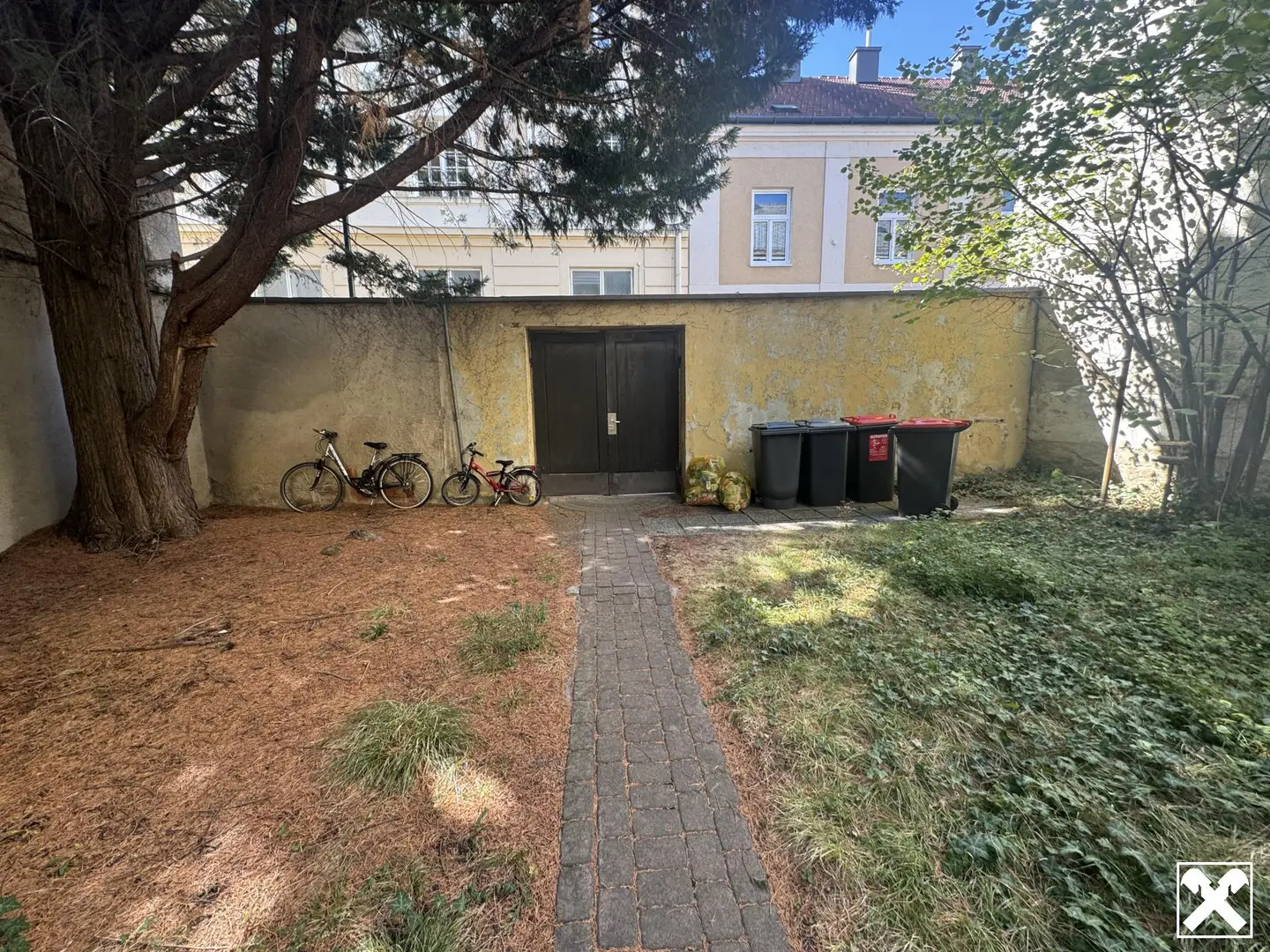 Vielseitige Anlegerwohnung mit Geschäftsflächen in Kurstadtlage