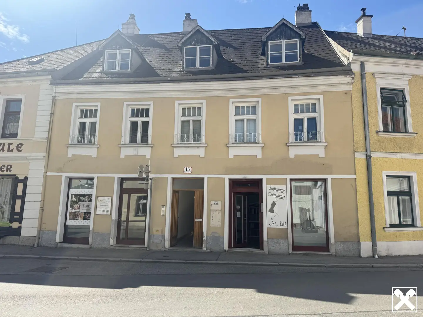 Vielseitige Anlegerwohnung mit Geschäftsflächen in Kurstadtlage