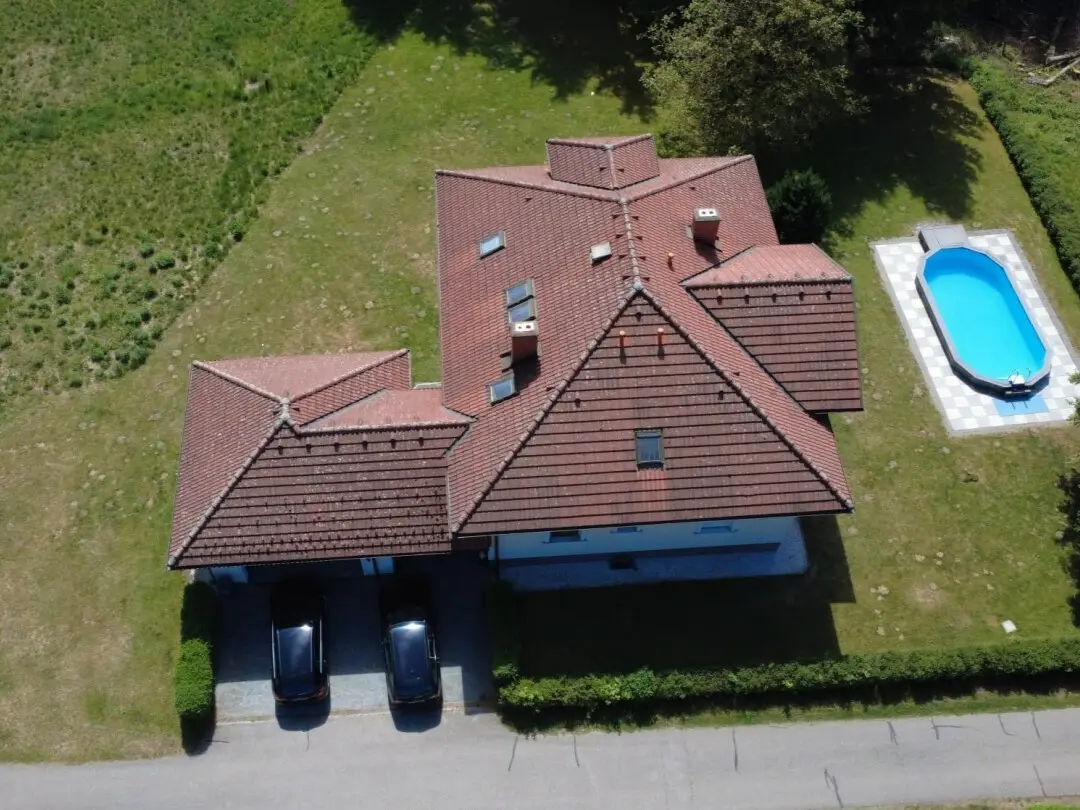 Großzügige Wohnung im Grünen mit Pool